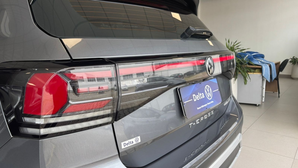 volkswagen t-cross 1.0 200 tsi total flex comfortline automatico 4p 202510