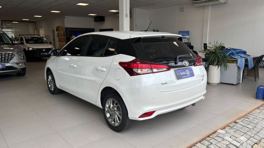 toyota yaris 1.5 16v flex xs connect multidrive 4p automatico 202312