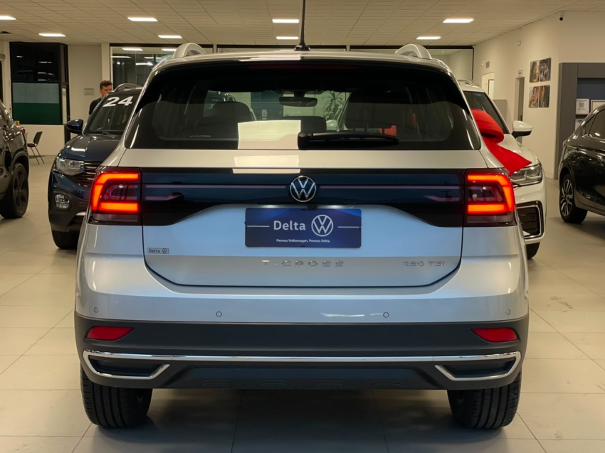 volkswagen t-cross 1.4 250 tsi total flex highline automatico 4p 202318