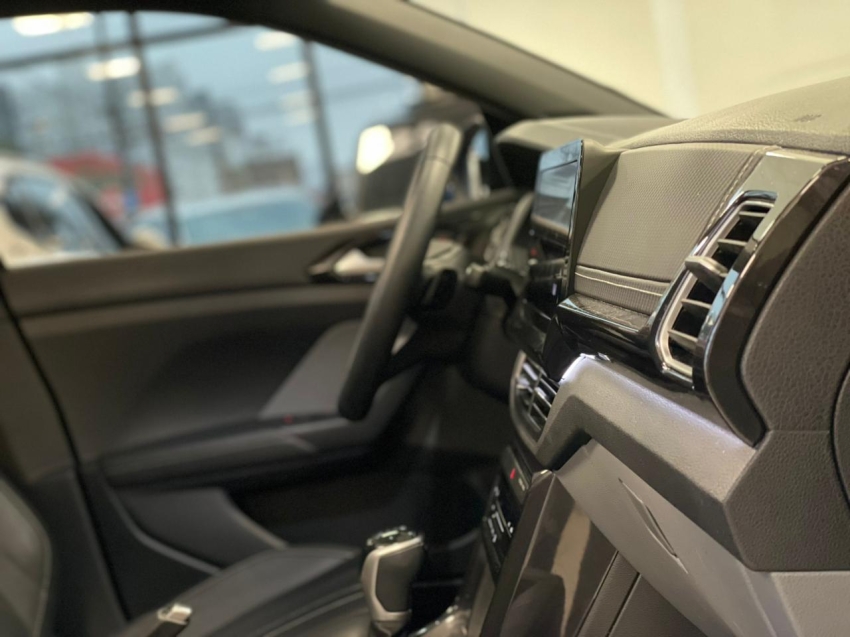 volkswagen t-cross 1.0 200 tsi total flex comfortline automatico 4p 202511