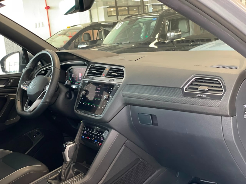 volkswagen tiguan 2.0 300 tsi gasolina allspace r-line automatico flex 4p 202410