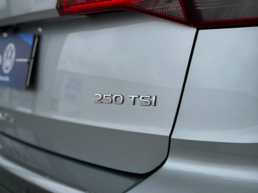 volkswagen taos 1.4 250 tsi total flex highline automatico 4p 202315