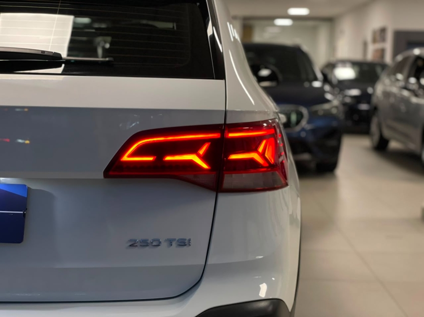 volkswagen taos 1.4 250 tsi total flex highline automatico 4p 202214