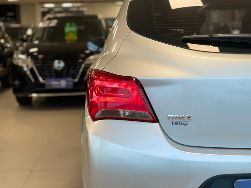 chevrolet onix 1.4 mpfi advantage 8v flex 4p automatico 201815