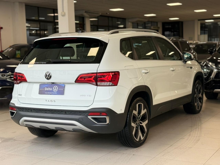 volkswagen taos 1.4 250 tsi total flex highline automatico 4p 202417