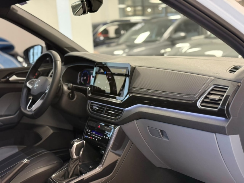 volkswagen t-cross 1.0 200 tsi total flex comfortline automatico 4p 202512