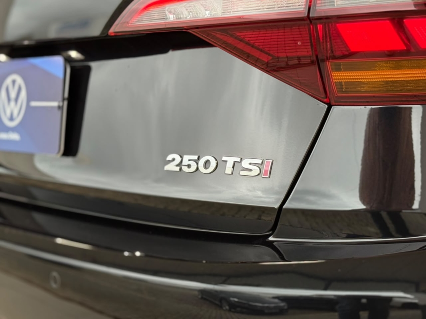 volkswagen jetta 1.4 250 tsi total flex r-line tiptronic 4p automatico 201818