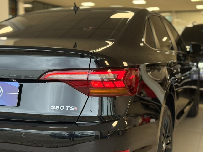 volkswagen jetta 1.4 250 tsi total flex r-line tiptronic 4p automatico 201817