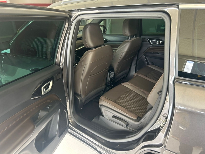 jeep commander 2.0 td380 turbo diesel overland at9 4p automatico 20235