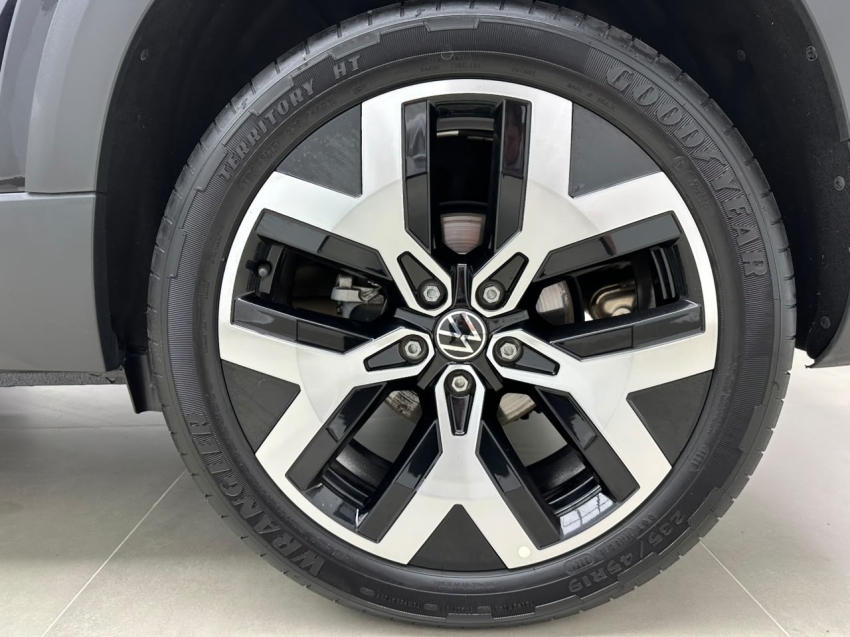 volkswagen taos 1.4 250 tsi total flex highline automatico 4p 202410