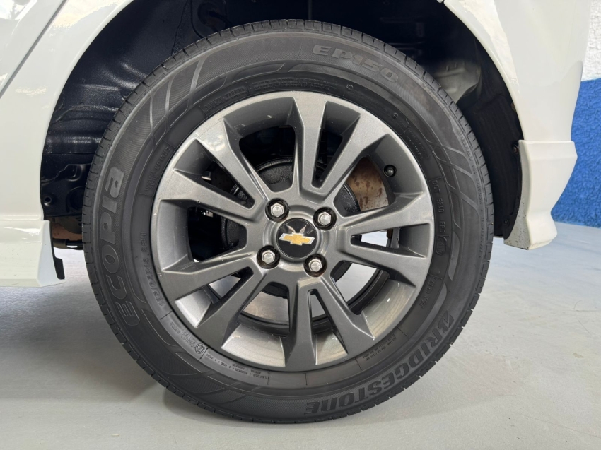 chevrolet onix 1.4 mpfi effect 8v flex 4p manual 2016