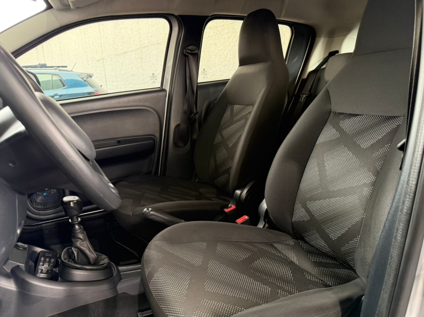 fiat mobi 1.0 evo flex like. manual 4p 20196