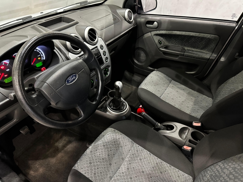 ford fiesta 1.6 rocam se 8v flex 4p manual 2014