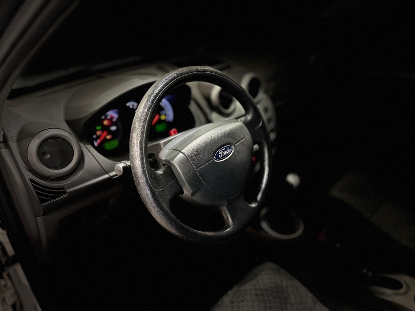ford fiesta 1.6 rocam se 8v flex 4p manual 2014