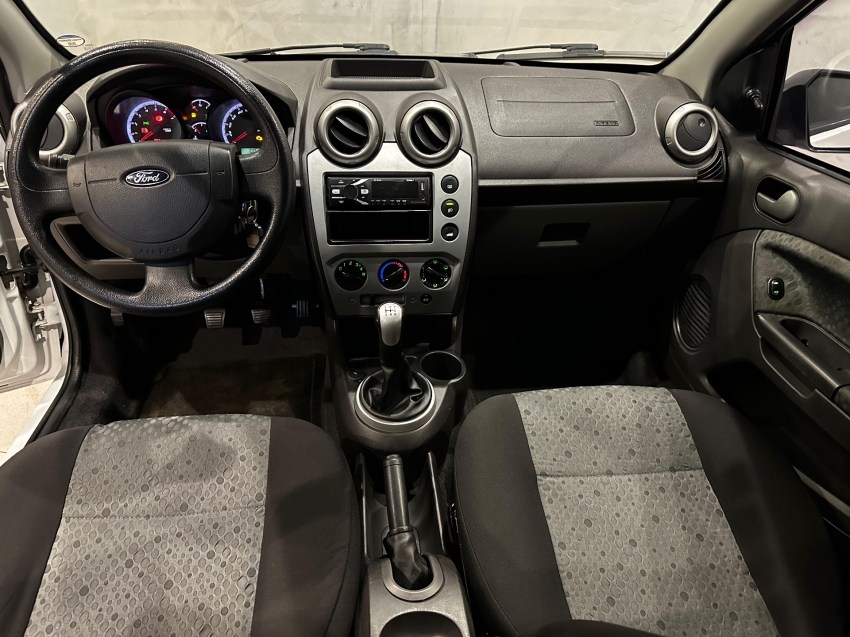 ford fiesta 1.6 rocam se 8v flex 4p manual 2014