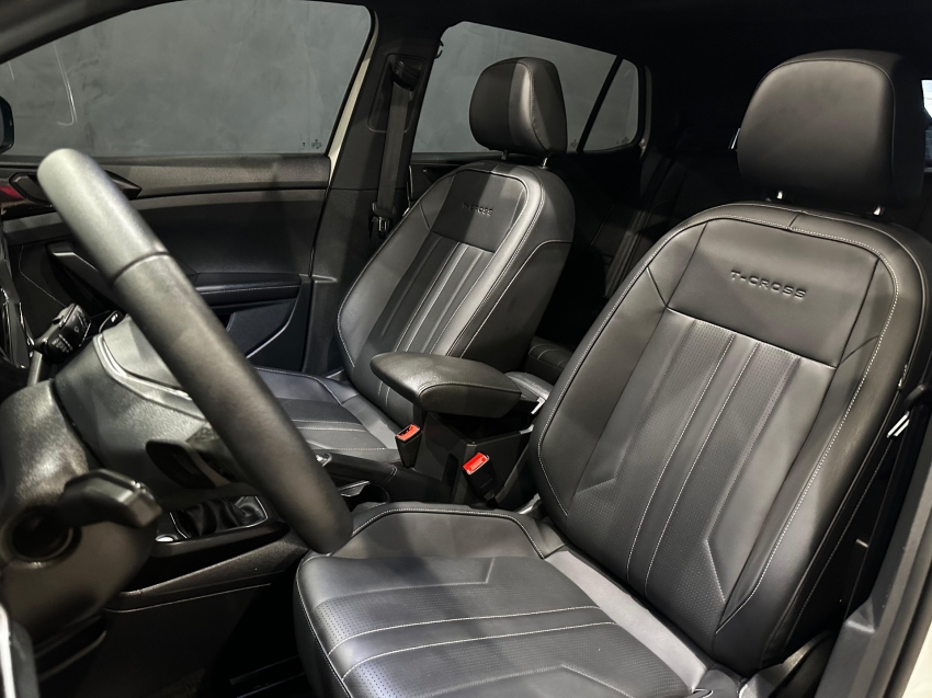 volkswagen t-cross 1.4 250 tsi total flex highline automatico 4p 2025