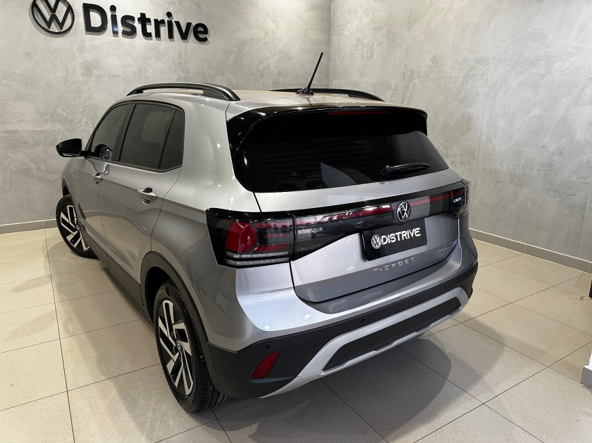 volkswagen t-cross 1.0 200 tsi total flex comfortline automatico 4p 2025