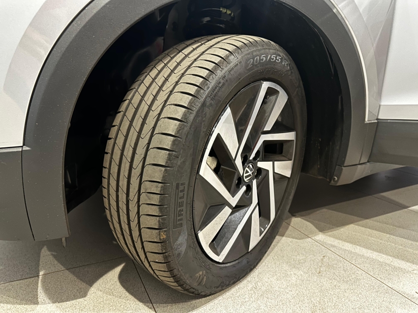 volkswagen t-cross 1.0 200 tsi total flex comfortline automatico 4p 2025