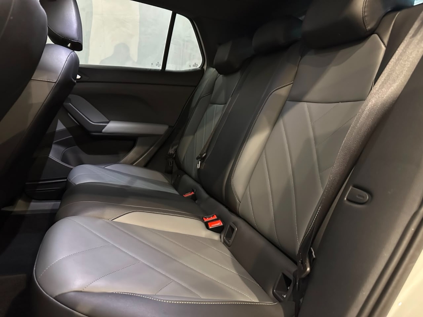 volkswagen t-cross 1.0 200 tsi total flex comfortline automatico 4p 202512