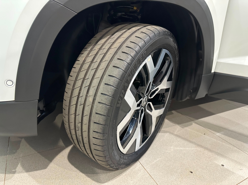 volkswagen taos 1.4 250 tsi total flex highline automatico 1.3 4p 202415