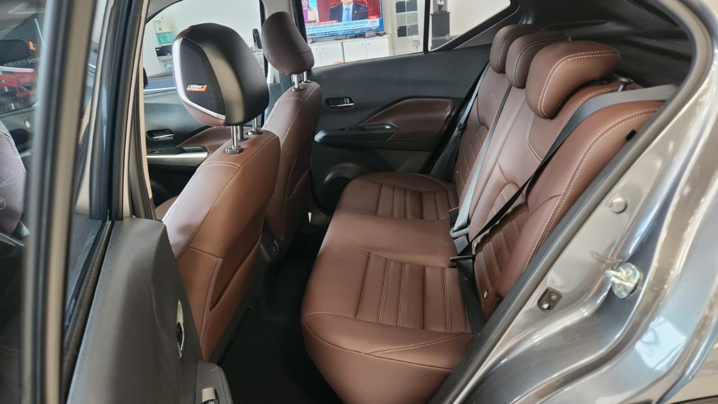 kicks 1.6 exclusive8