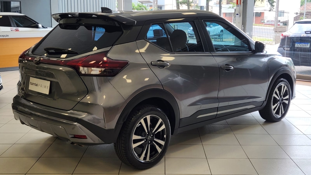 kicks 1.6 exclusive3