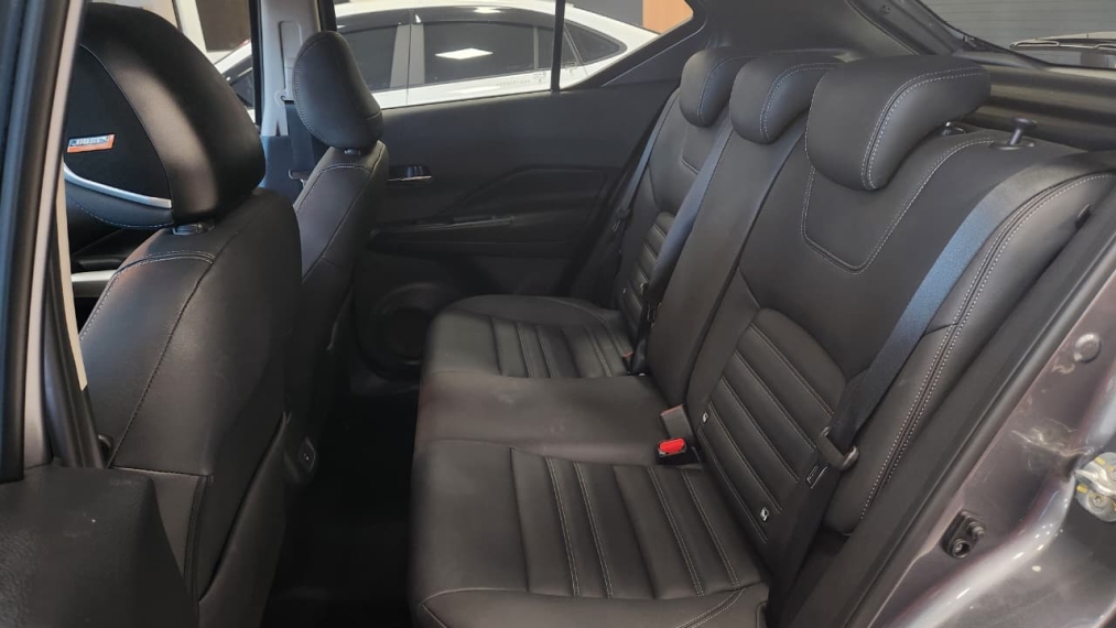 kicks 1.6 exclusive8