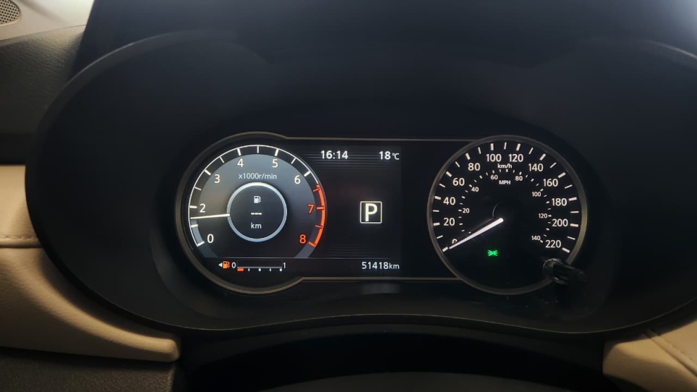 nissan versa 1.6 advance6