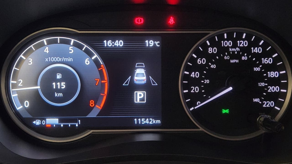 nissan versa 1.6 exclusive6