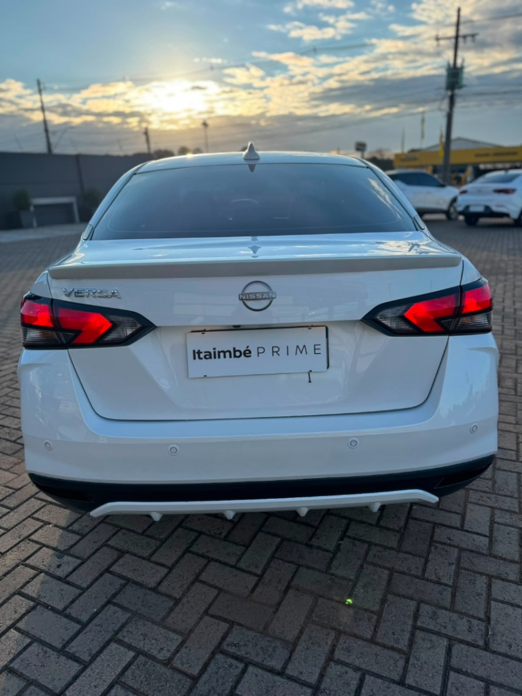 nissan versa 1.6  exclusive5
