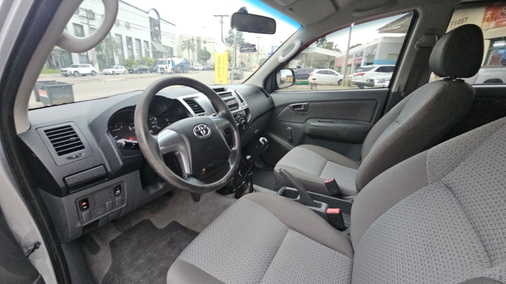hilux 3.0 std diesel manual7