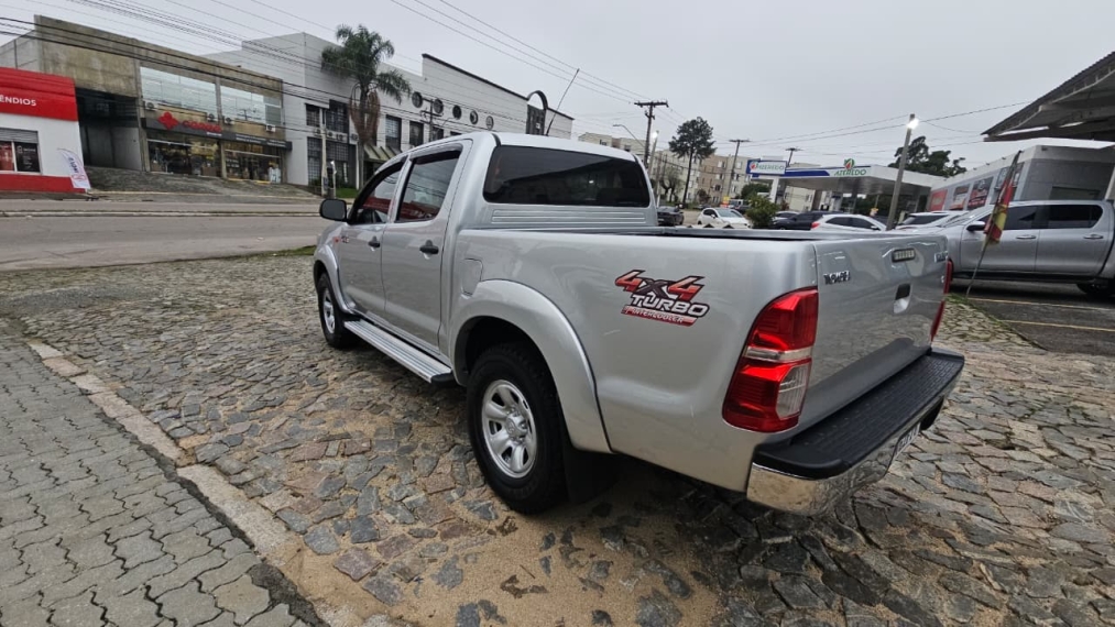 hilux 3.0 std diesel manual6