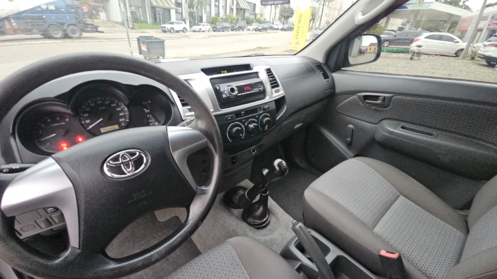 hilux 3.0 std diesel manual8