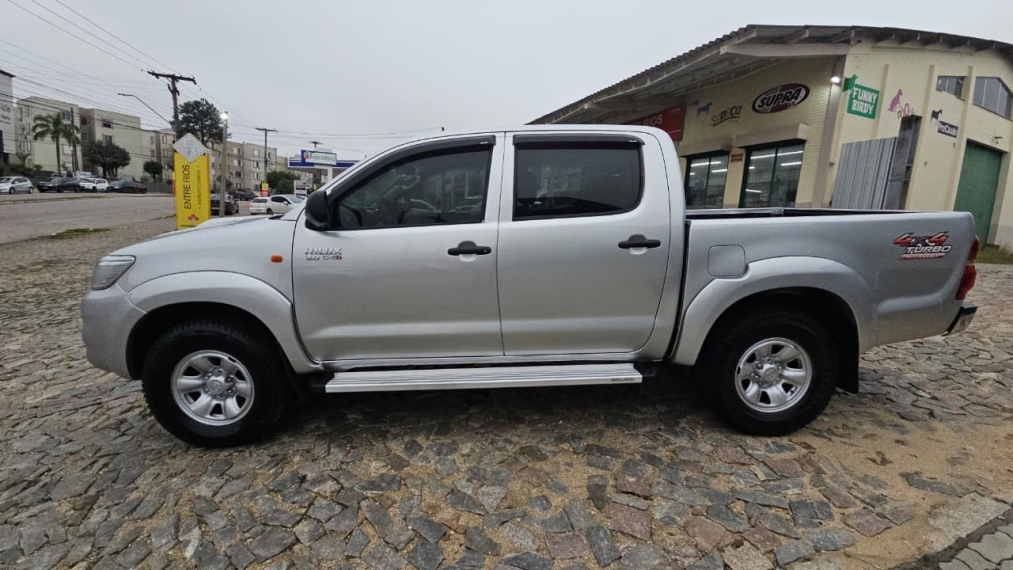 hilux 3.0 std diesel manual3