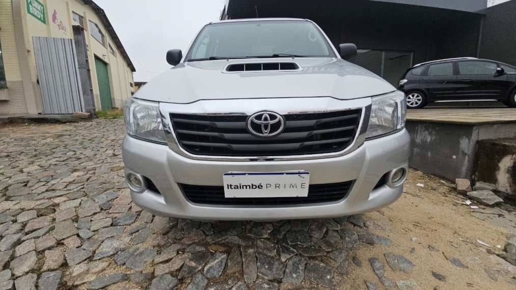 hilux 3.0 std diesel manual1
