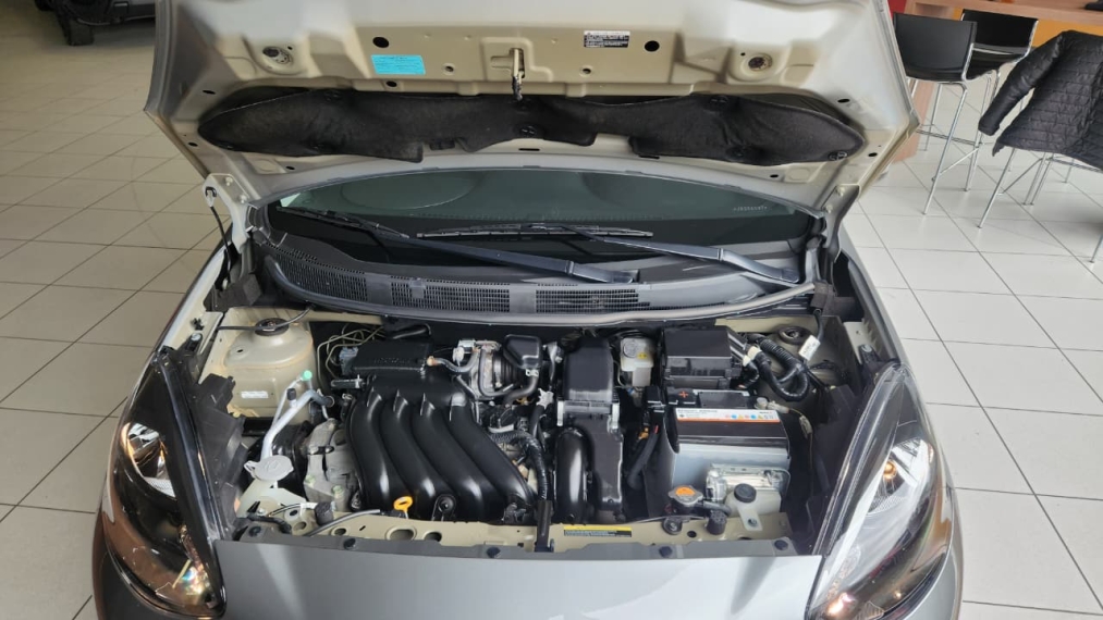 nissan march 1.6 sl7