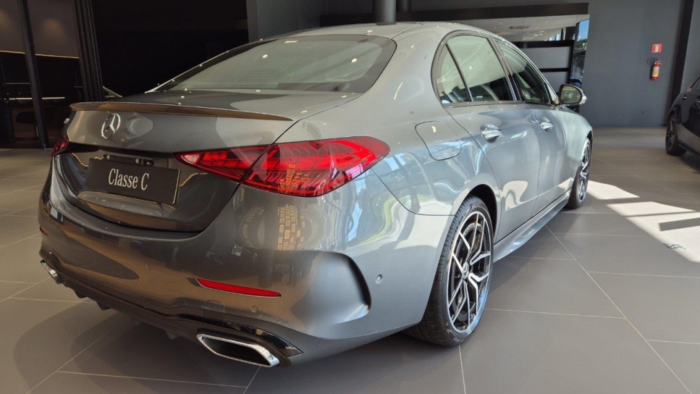 mercedes-benz c 300 2.0 eq boost hibrido amg line 9g-tronic 4p automatico 2025