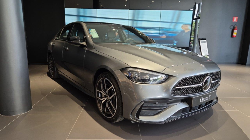 mercedes-benz c 300 2.0 eq boost hibrido amg line 9g-tronic 4p automatico 2025
