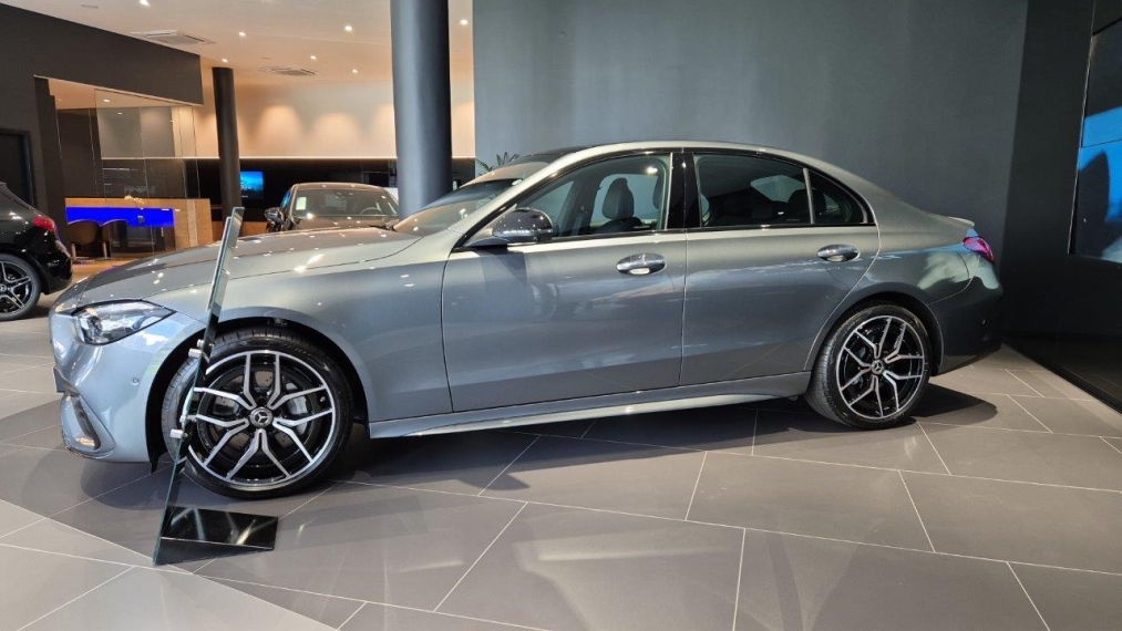 mercedes-benz c 300 2.0 eq boost hibrido amg line 9g-tronic 4p automatico 2025