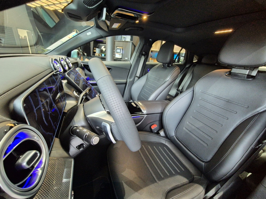 mercedes-benz glc 300 2.0 mhev amg line coupe 4matic 9g-tronic hibrido 4p automatico 2026