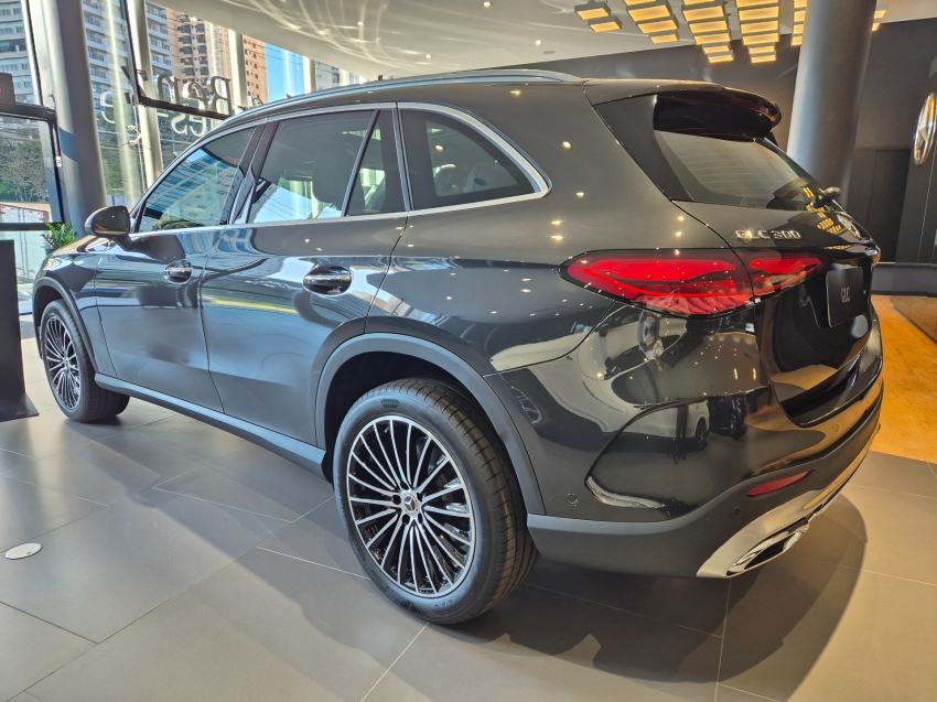 mercedes-benz glc 300 2.0 mhev amg line 4matic 9g-tronic hibrido 4p automatico 20262