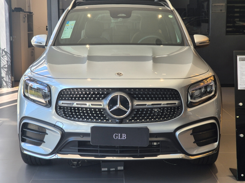 mercedes-benz glb 220 2.0 mhev amg line 4matic 8g-dct hibrido 4p automatico 2026