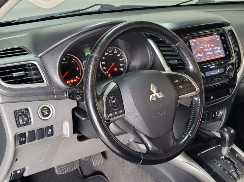 mitsubishi l200 triton 2.4 16v turbo diesel sport hpe top cd 4p 4x4 automatico 2017