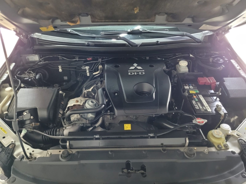 mitsubishi l200 triton 2.4 16v turbo diesel sport hpe top cd 4p 4x4 automatico 2017