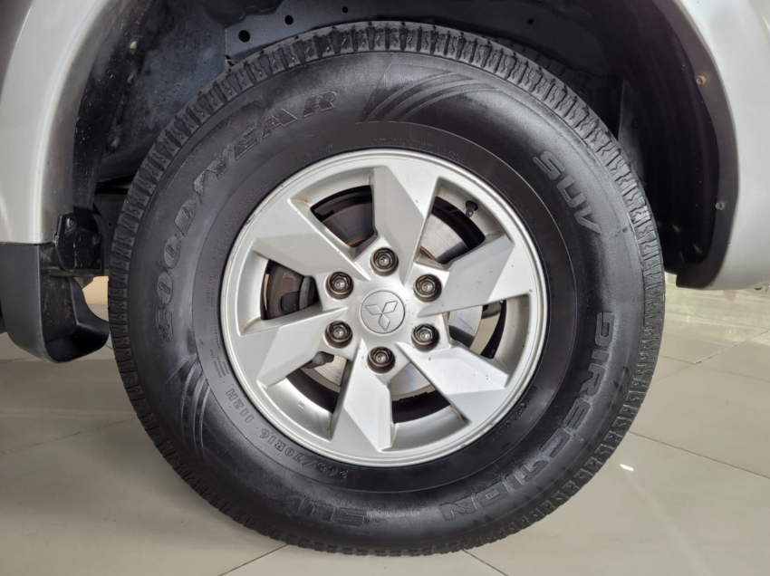 mitsubishi l200 triton 2.4 16v turbo diesel sport hpe top cd 4p 4x4 automatico 2017