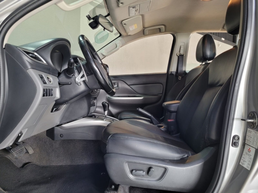 mitsubishi l200 triton 2.4 16v turbo diesel sport hpe top cd 4p 4x4 automatico 2017