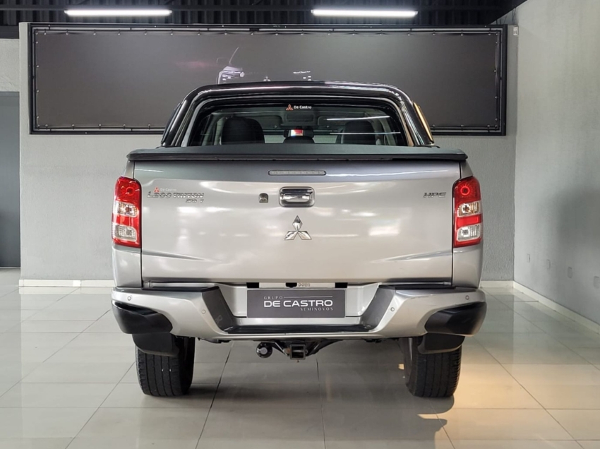 mitsubishi l200 triton 2.4 16v turbo diesel sport hpe top cd 4p 4x4 automatico 2017