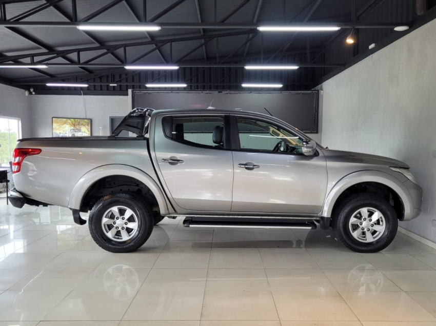 mitsubishi l200 triton 2.4 16v turbo diesel sport hpe top cd 4p 4x4 automatico 2017