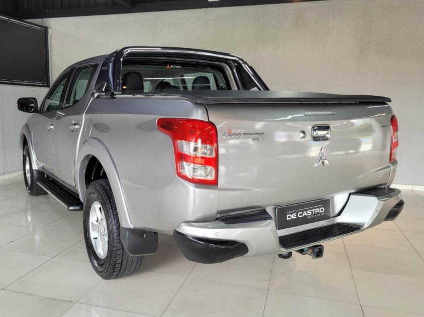 mitsubishi l200 triton 2.4 16v turbo diesel sport hpe top cd 4p 4x4 automatico 2017