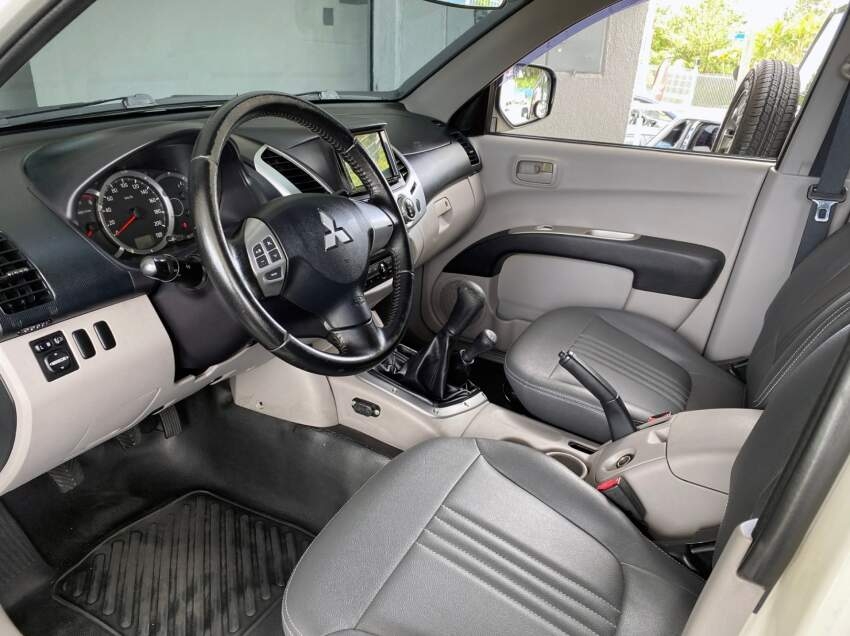 mitsubishi l200 triton savana